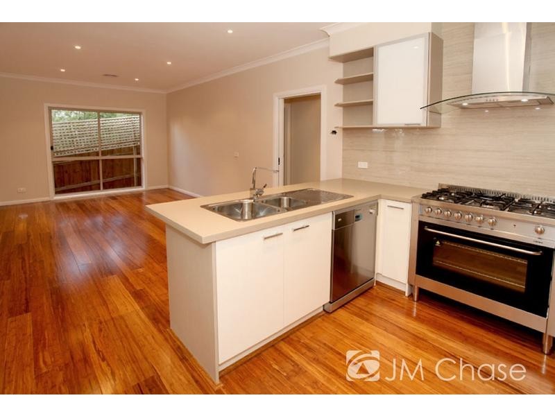 2/11 View Road, Vermont VIC 3133