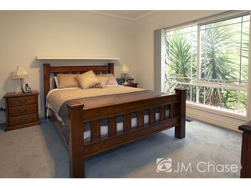 1/2 Owen Street, Mitcham VIC 3132