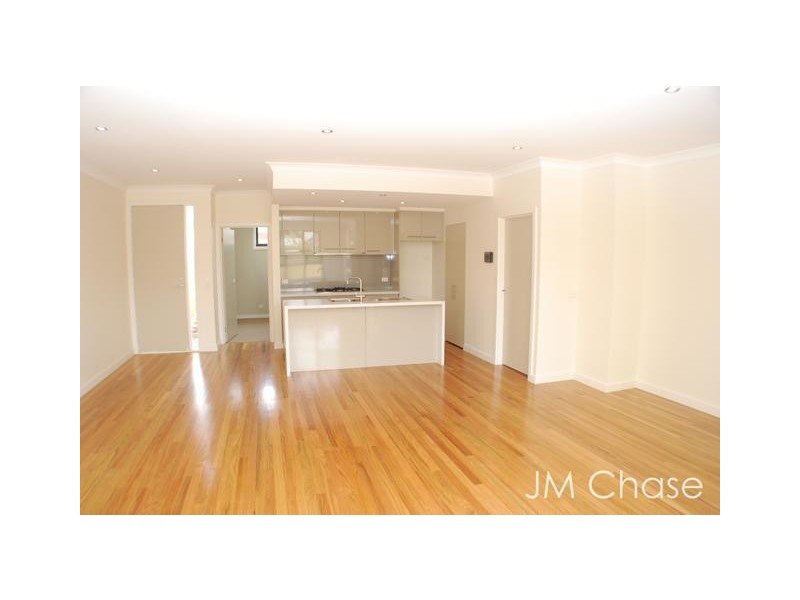 2/7 Johnston Street, Burwood VIC 3125