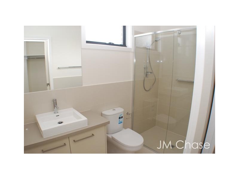 2/7 Johnston Street, Burwood VIC 3125