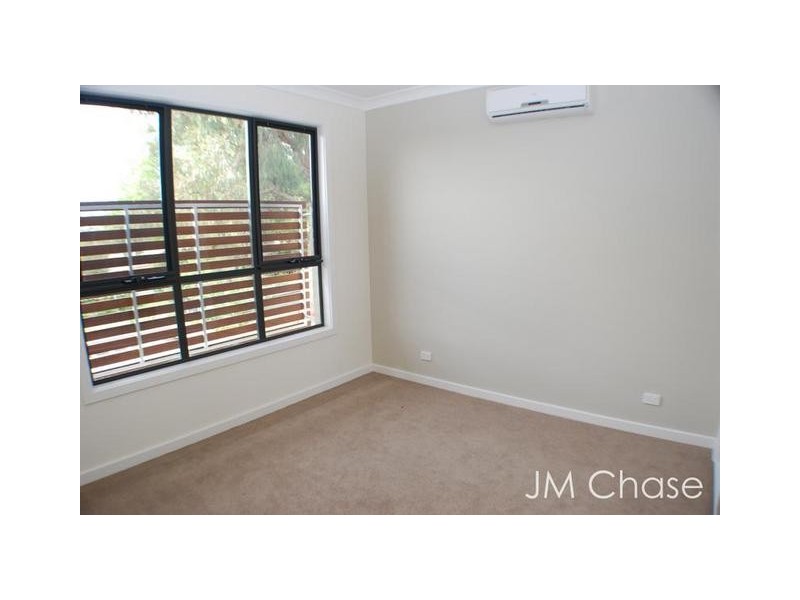 2/7 Johnston Street, Burwood VIC 3125