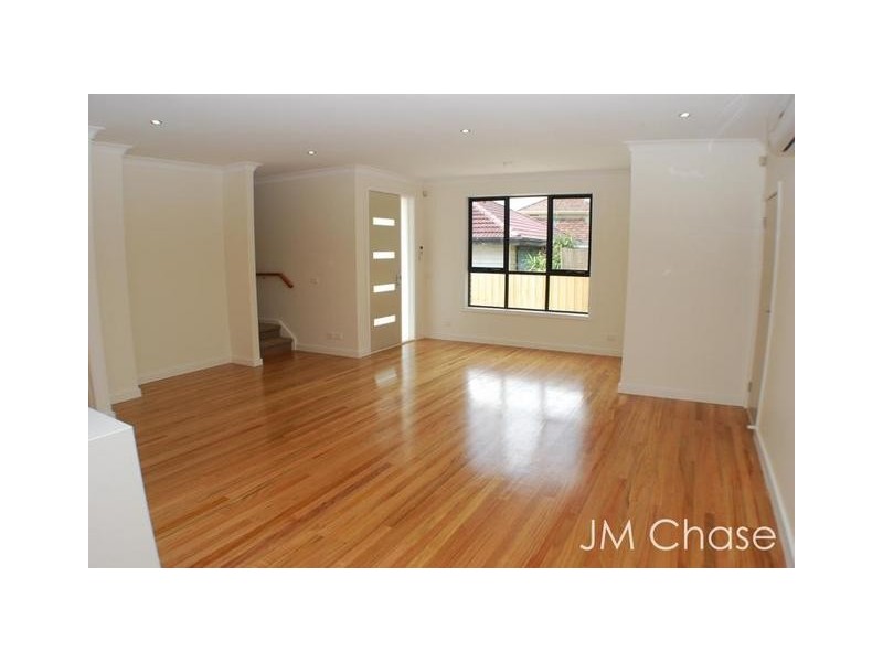 2/7 Johnston Street, Burwood VIC 3125