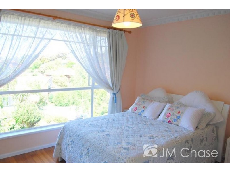 5 Hallows Street, Glen Waverley VIC 3150