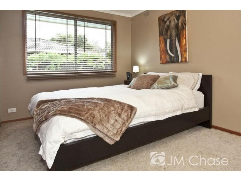 39 Brentwood Drive, Wantirna VIC 3152