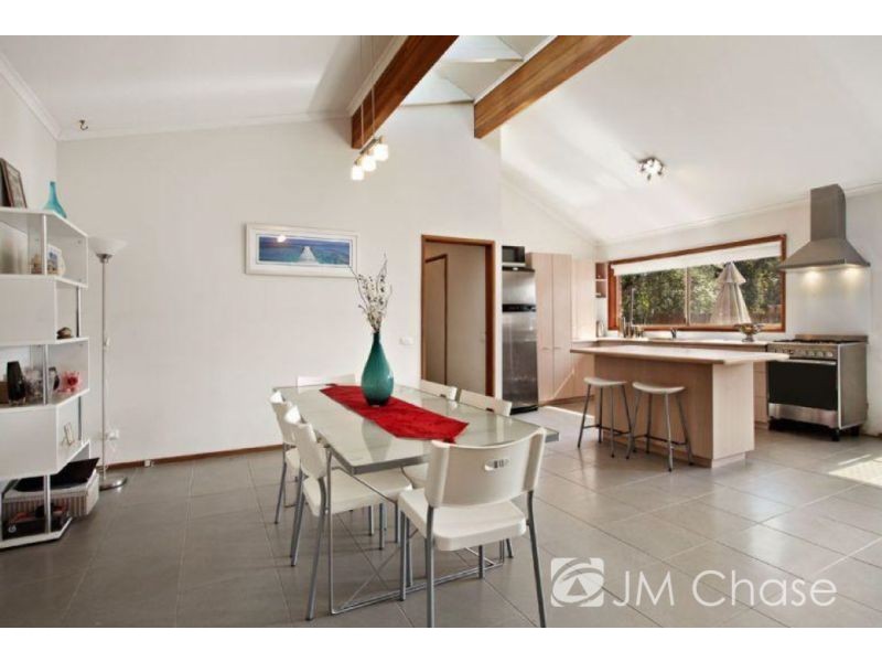 2/24 Jolimont Road, Forest Hill VIC 3131