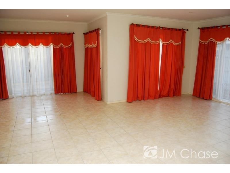 218 Mahoneys Road, Burwood East VIC 3151