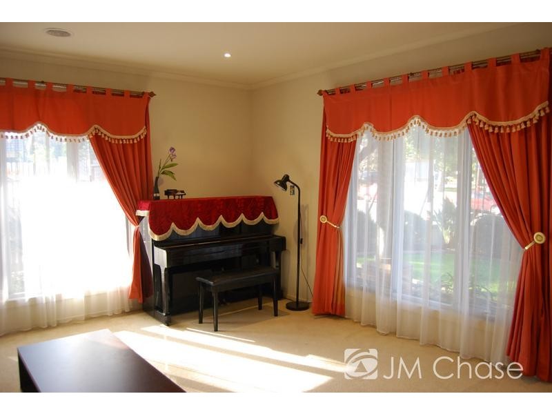 218 Mahoneys Road, Burwood East VIC 3151