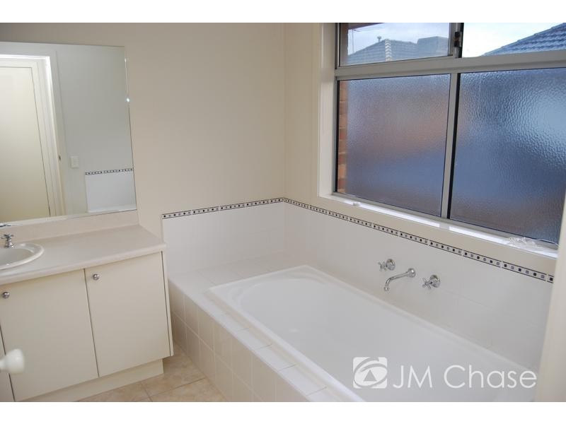 218 Mahoneys Road, Burwood East VIC 3151