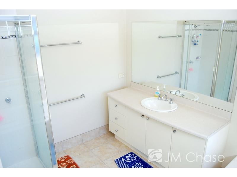 218 Mahoneys Road, Burwood East VIC 3151