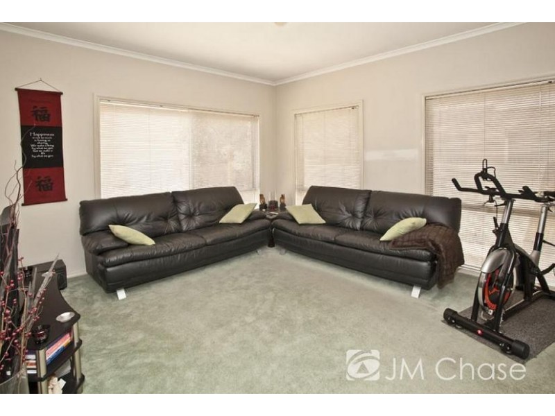 40 St Laurent Rise, Knoxfield VIC 3180