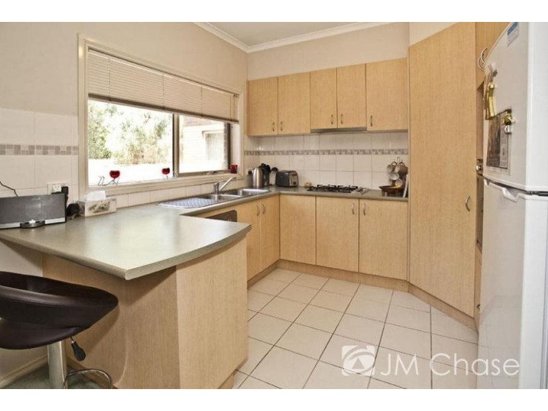 40 St Laurent Rise, Knoxfield VIC 3180