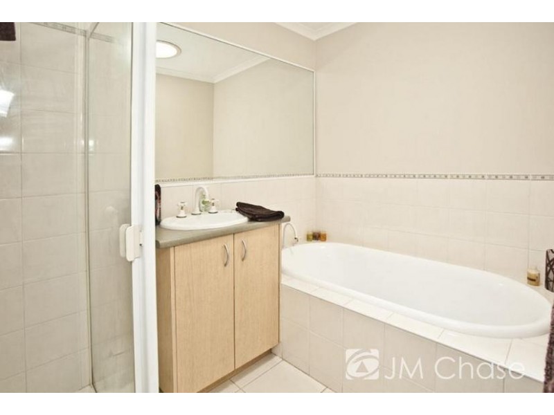 40 St Laurent Rise, Knoxfield VIC 3180
