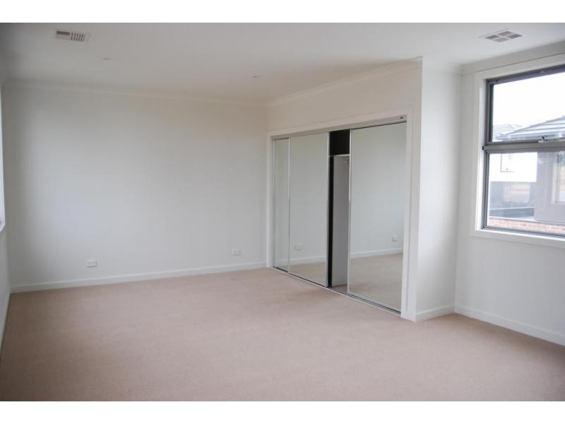 241 Mahoneys Road, Forest Hill VIC 3131