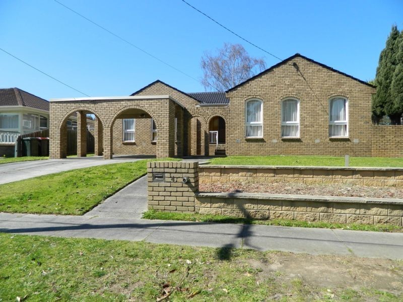 4 Holly Green Drive, Wheelers Hill VIC 3150