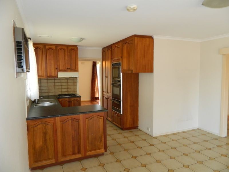 4 Holly Green Drive, Wheelers Hill VIC 3150