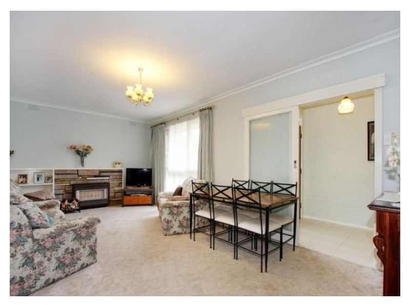 5 Edgewood Avenue, Burwood East VIC 3151