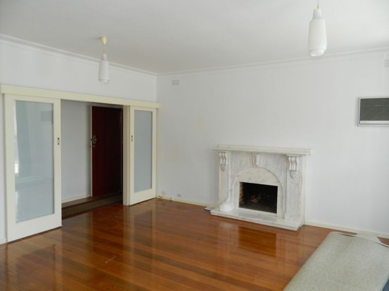 136 Blackburn Road, Glen Waverley VIC 3150
