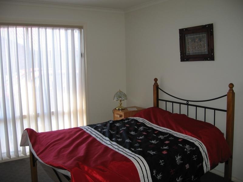 2/11 Coco Parade, Skye VIC 3977