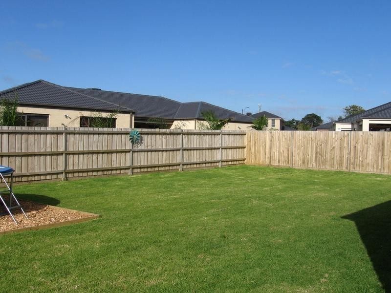 102 Sandarra Boulevard, Sandhurst VIC 3977