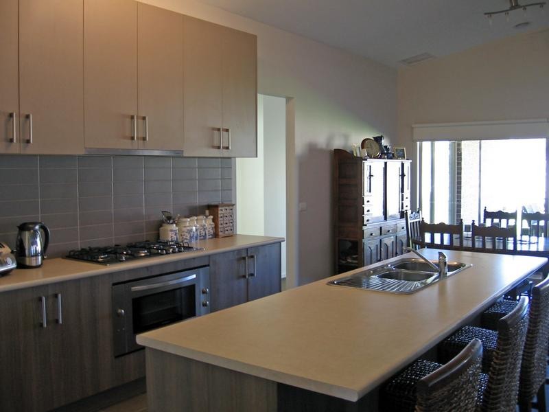 102 Sandarra Boulevard, Sandhurst VIC 3977