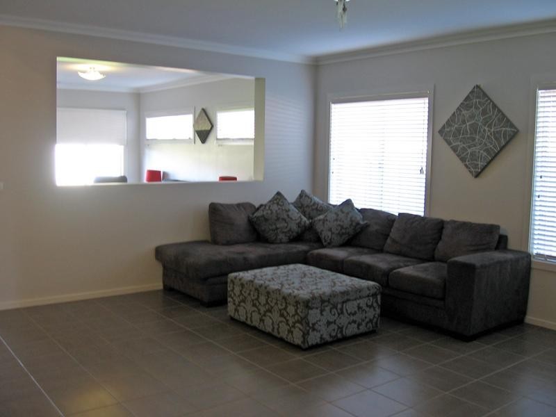 102 Sandarra Boulevard, Sandhurst VIC 3977