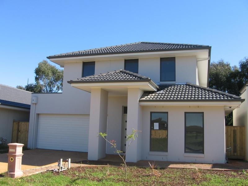 28/2 Barton Drive, Sandhurst VIC 3977