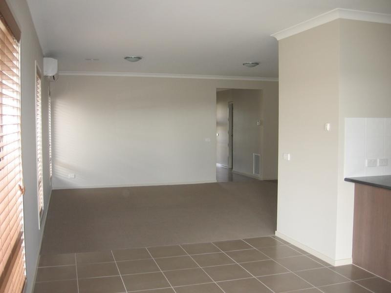 20/2 Barton Drive, Sandhurst VIC 3977