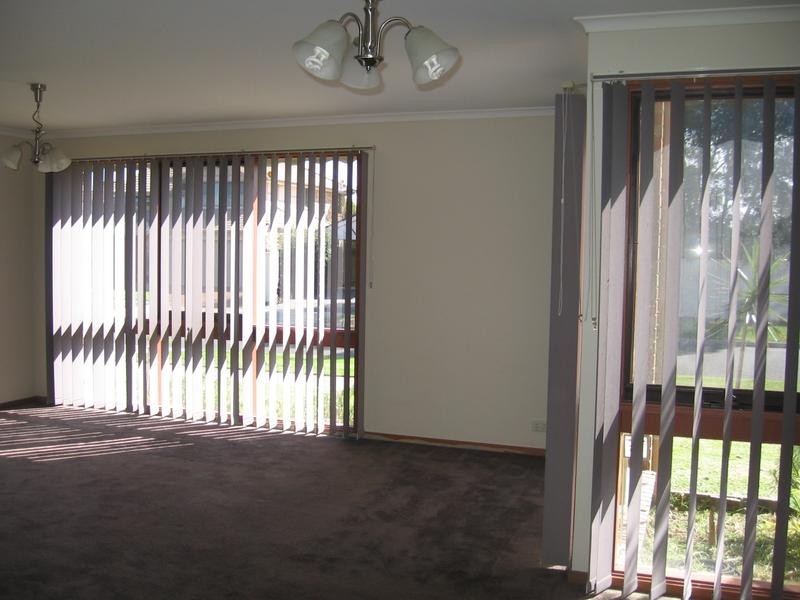 18 Josephine Avenue, Cranbourne North VIC 3977