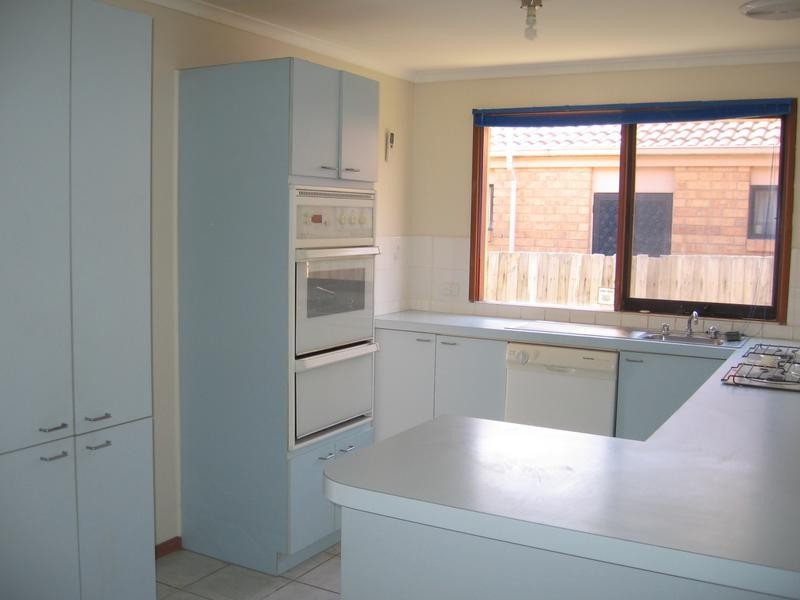18 Josephine Avenue, Cranbourne North VIC 3977