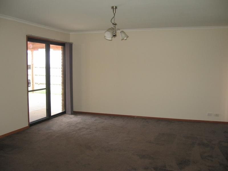 18 Josephine Avenue, Cranbourne North VIC 3977