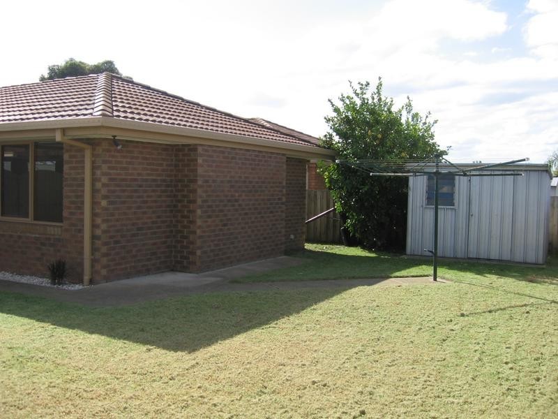 18 Josephine Avenue, Cranbourne North VIC 3977