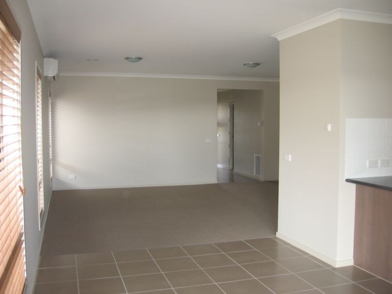 20/2 Barton Drive, Sandhurst VIC 3977