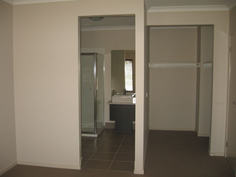 20/2 Barton Drive, Sandhurst VIC 3977