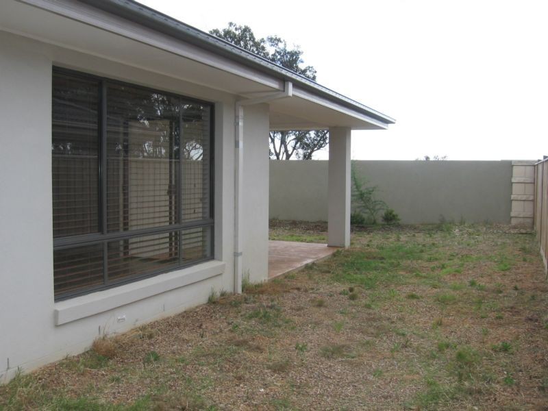 20/2 Barton Drive, Sandhurst VIC 3977