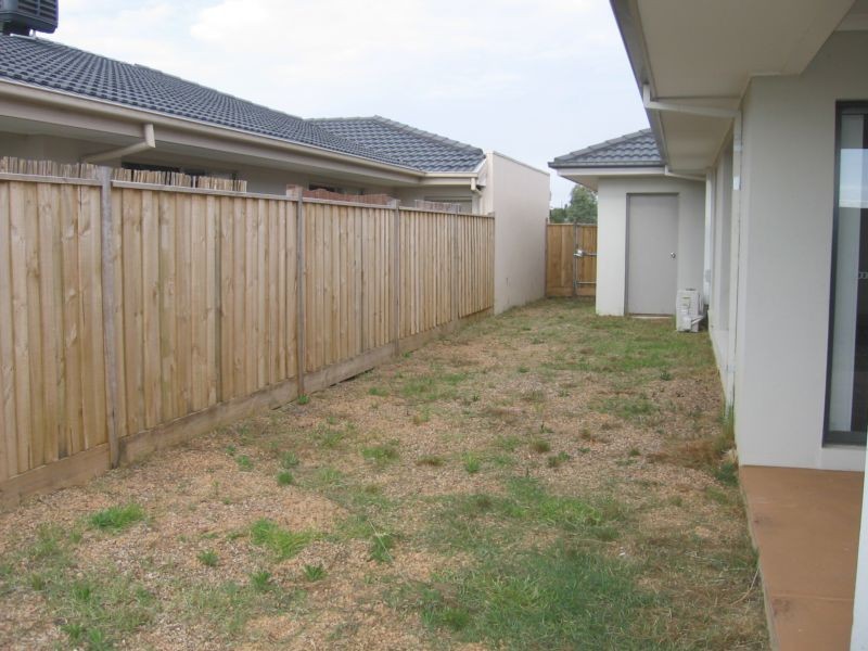 20/2 Barton Drive, Sandhurst VIC 3977