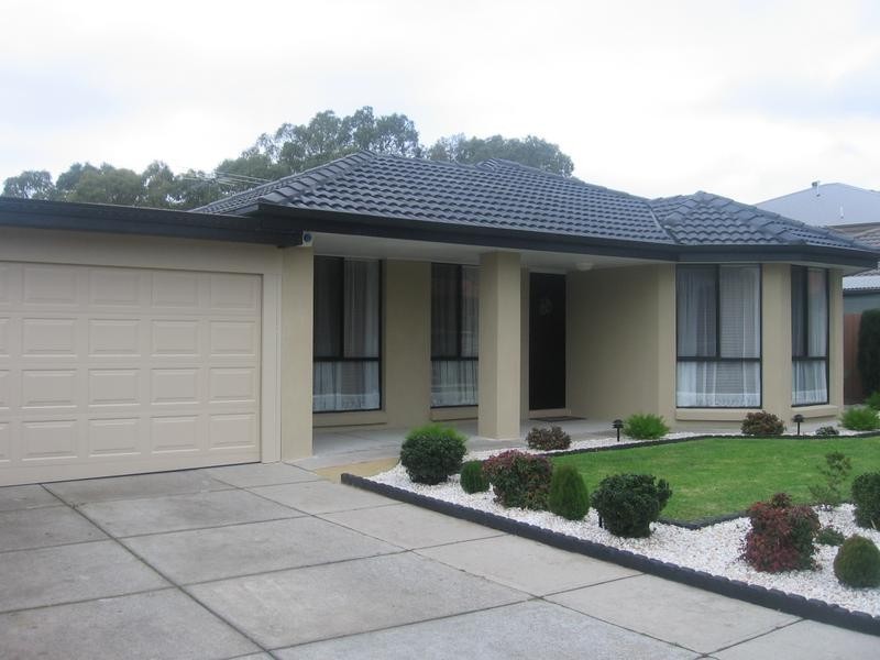 27 Herbert Road, Carrum Downs VIC 3201