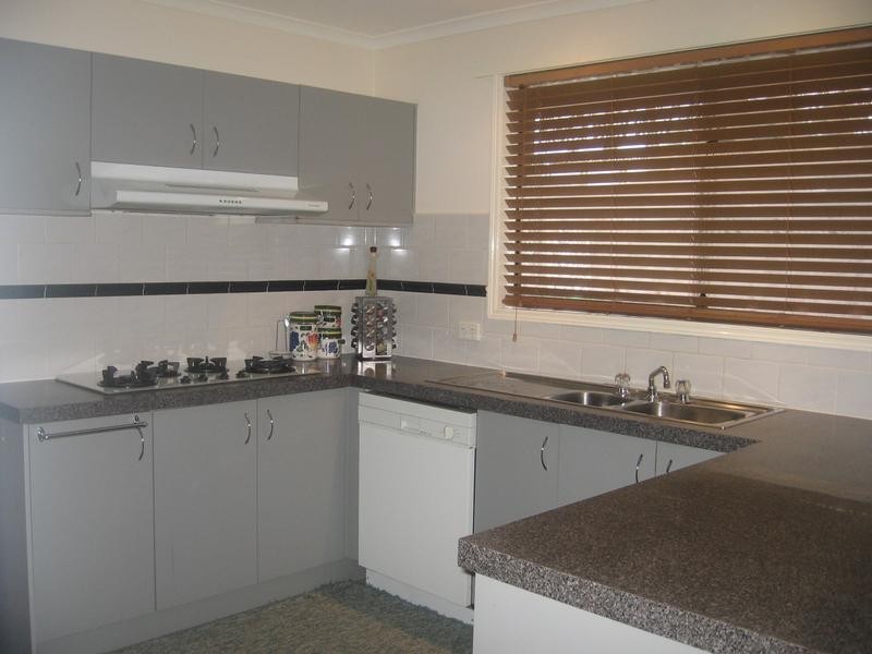 27 Herbert Road, Carrum Downs VIC 3201