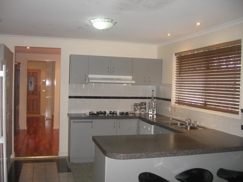 27 Herbert Road, Carrum Downs VIC 3201