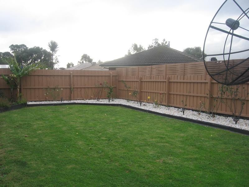 27 Herbert Road, Carrum Downs VIC 3201