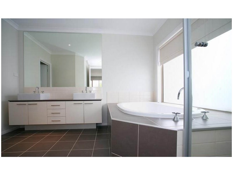 31 Lakeside Drive, Sandhurst VIC 3977