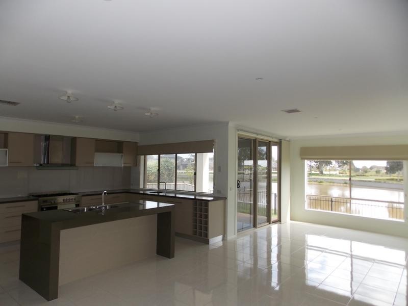 2 Quarterdeck Road, Sandhurst VIC 3977