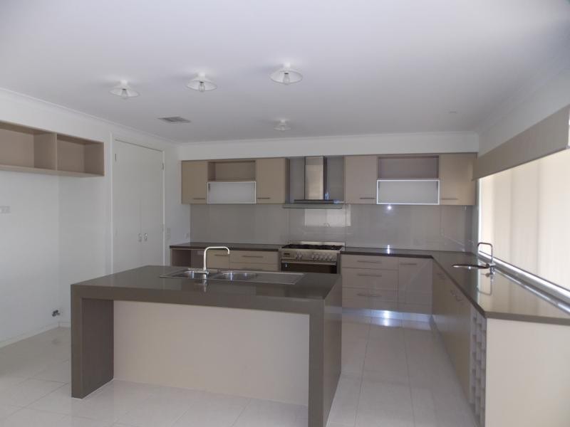 2 Quarterdeck Road, Sandhurst VIC 3977