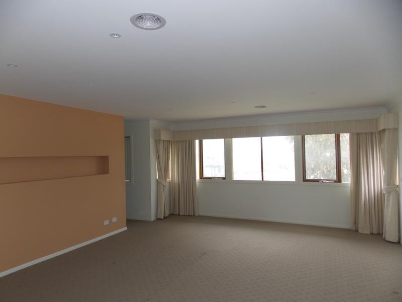 2 Quarterdeck Road, Sandhurst VIC 3977