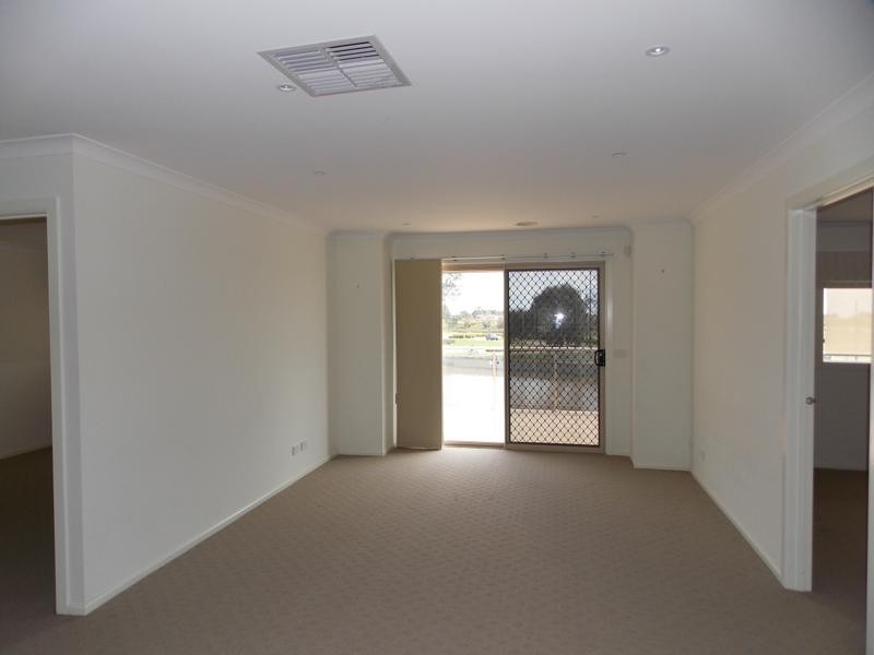 2 Quarterdeck Road, Sandhurst VIC 3977