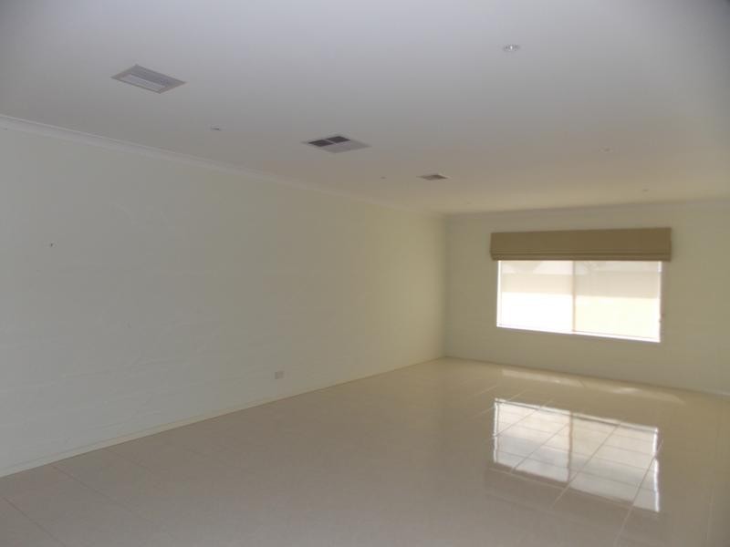 2 Quarterdeck Road, Sandhurst VIC 3977