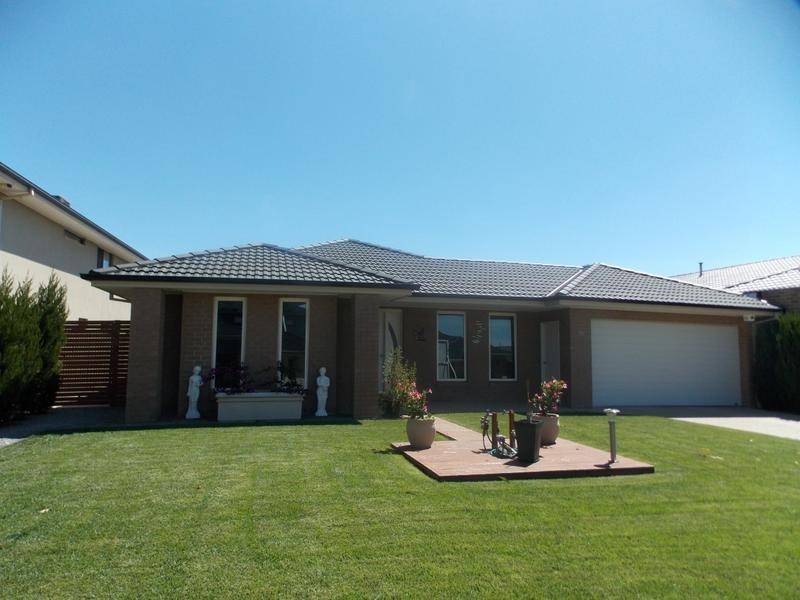 36 Niblick Circuit, Sandhurst VIC 3977