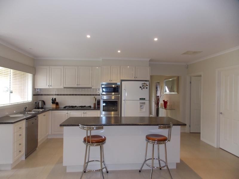 36 Niblick Circuit, Sandhurst VIC 3977