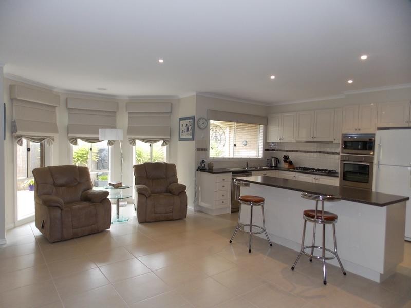 36 Niblick Circuit, Sandhurst VIC 3977