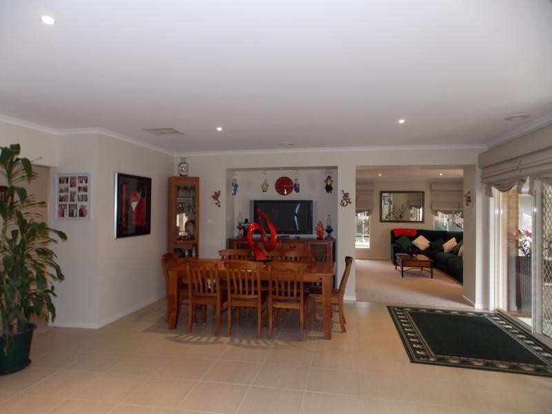 36 Niblick Circuit, Sandhurst VIC 3977
