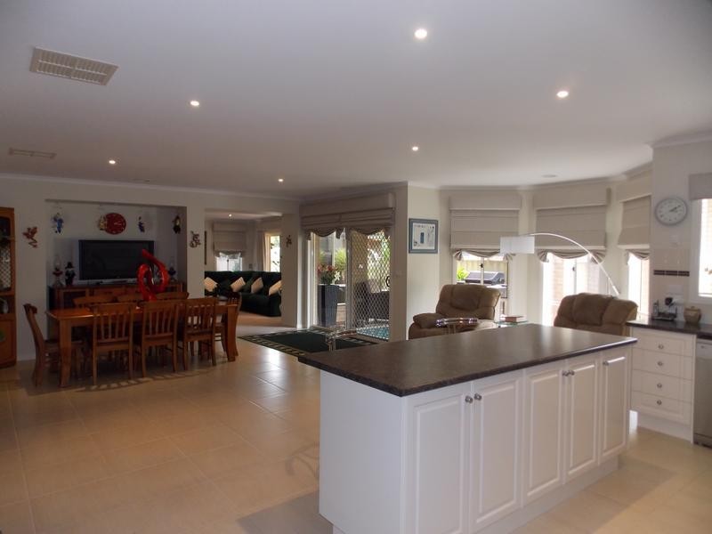 36 Niblick Circuit, Sandhurst VIC 3977